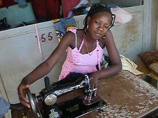 Jacqueline, couturière